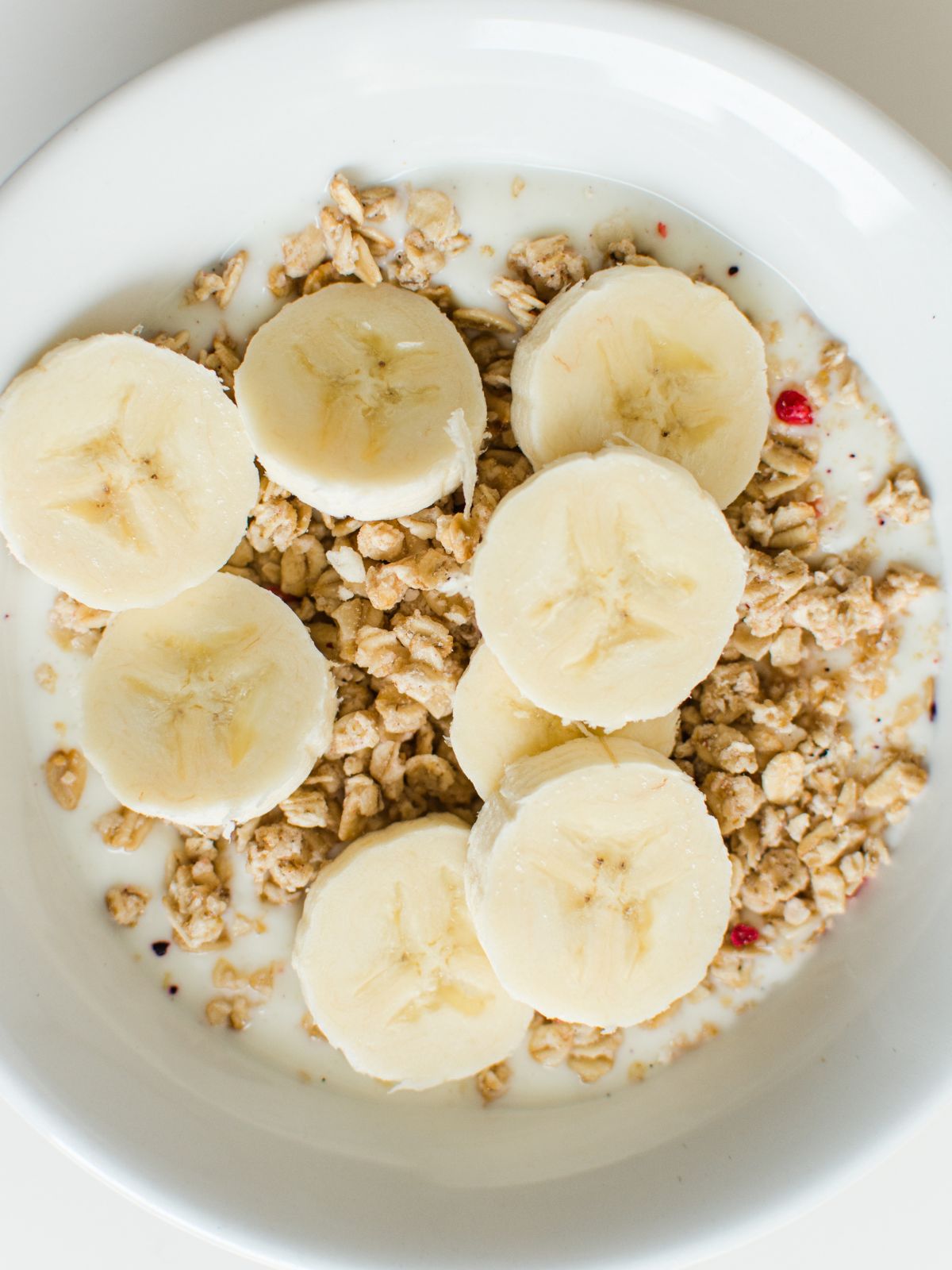 a bowl of cereal with sliced bananas.