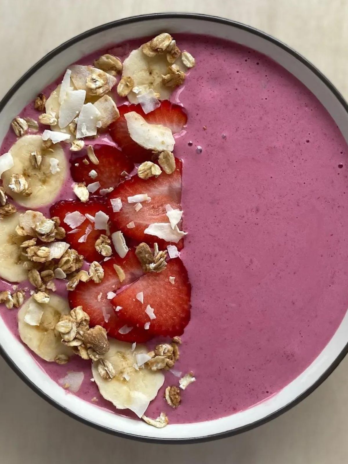 blackberry strawberry smoothie bowl.